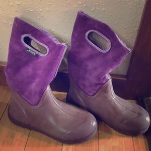 Size 5 big girl Bogs. Very little wear